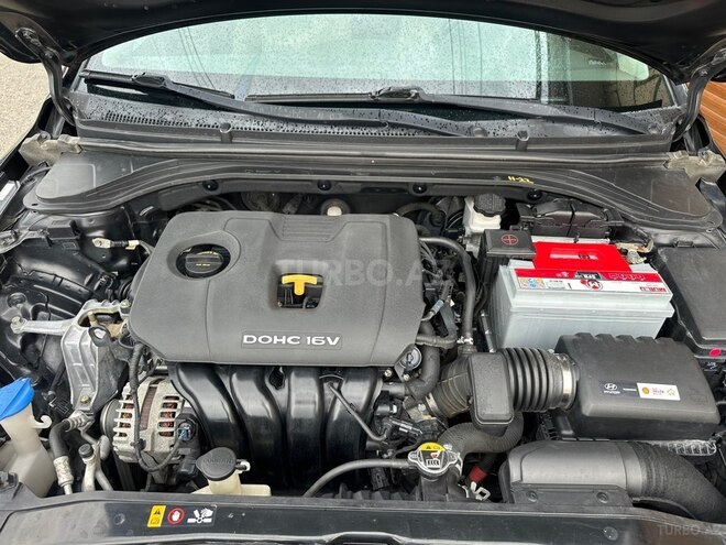 Hyundai Elantra-2