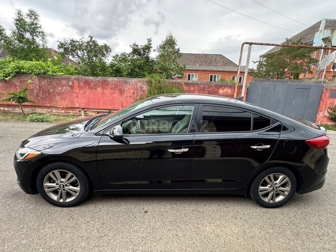 Hyundai Elantra-4