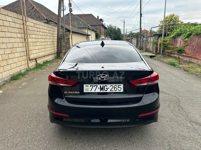 Hyundai Elantra-6
