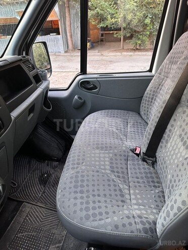 Ford Transit-8