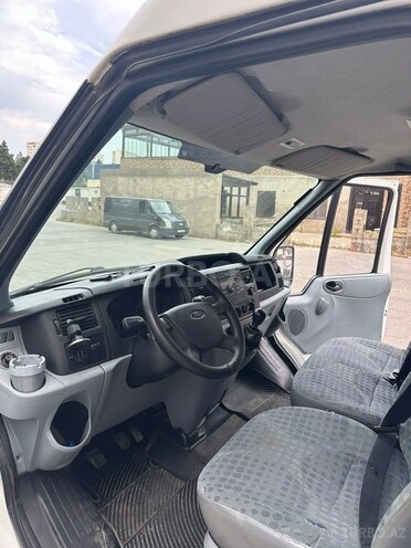 Ford Transit-6