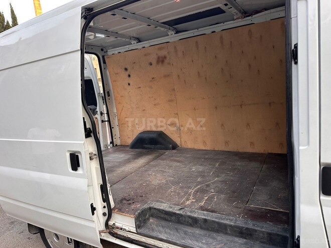 Ford Transit-5