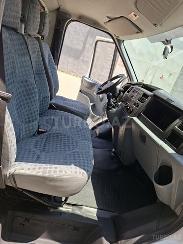 Ford Transit-4