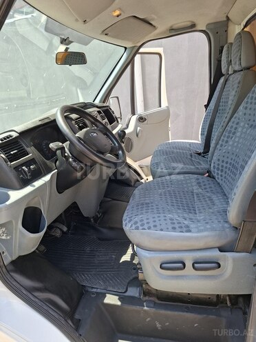 Ford Transit-5