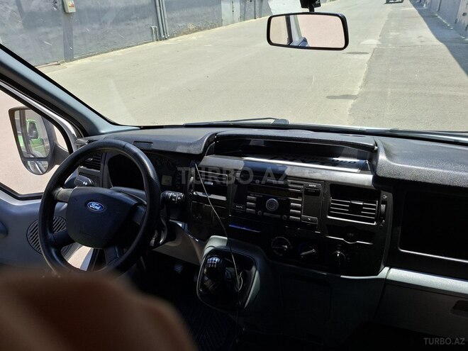 Ford Transit-6