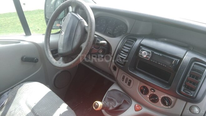 Renault Trafic-3