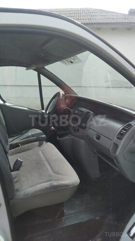 Renault Trafic-5