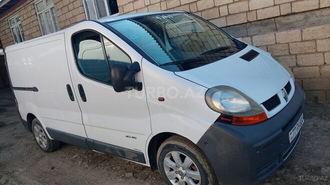 Renault Trafic-1
