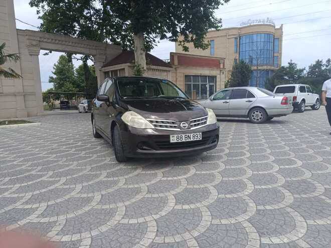 Nissan Tiida-1