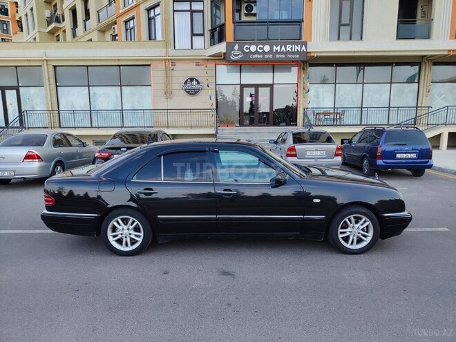 Mercedes E 200-2