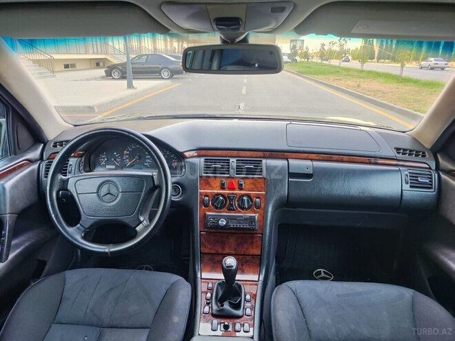 Mercedes E 200-6