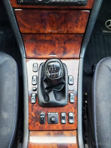 Mercedes E 200-12