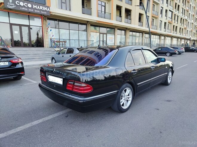 Mercedes E 200-10