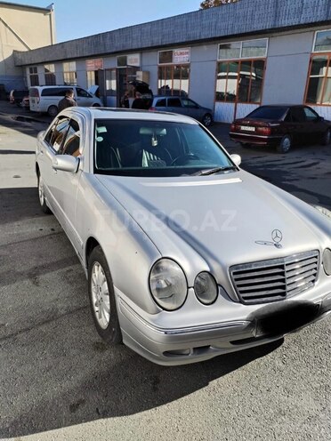 Mercedes E 270-1
