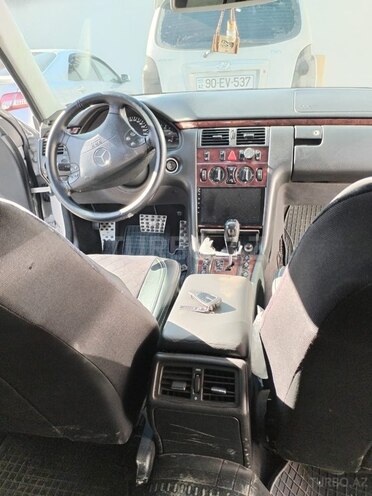 Mercedes E 270-8
