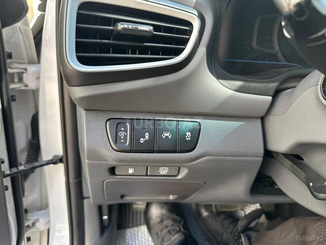 Hyundai IONIQ-10