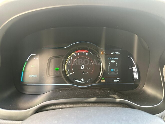 Hyundai IONIQ-11