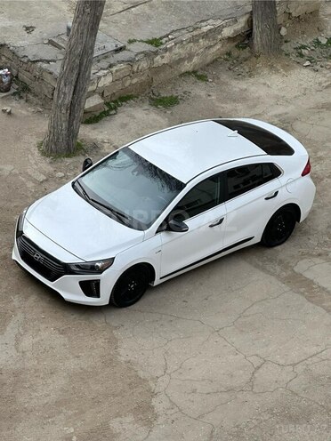 Hyundai IONIQ-13