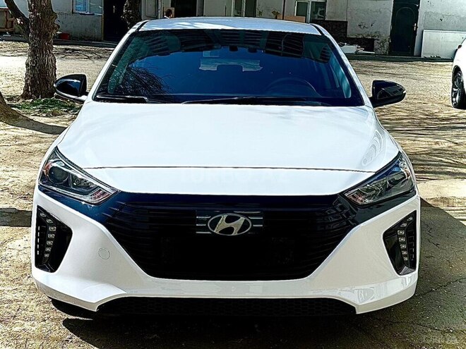 Hyundai IONIQ-14