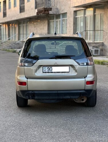 Mitsubishi Outlander-2