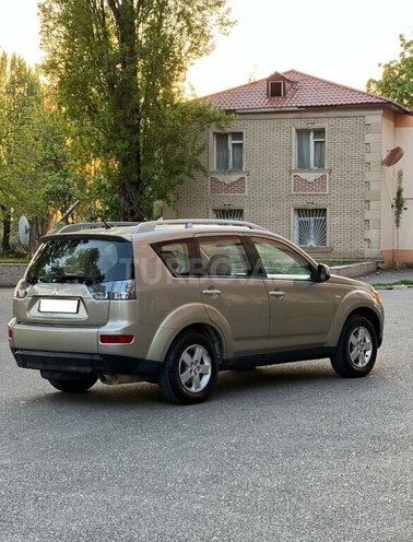 Mitsubishi Outlander-3