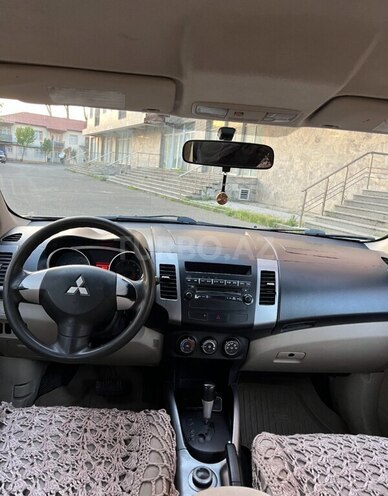 Mitsubishi Outlander-4