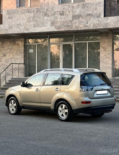 Mitsubishi Outlander-5