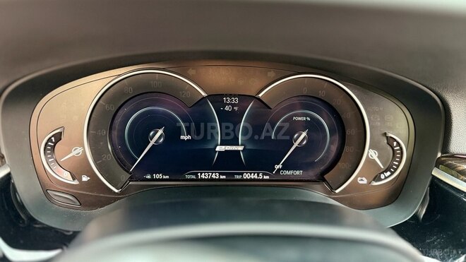 BMW 530e-13