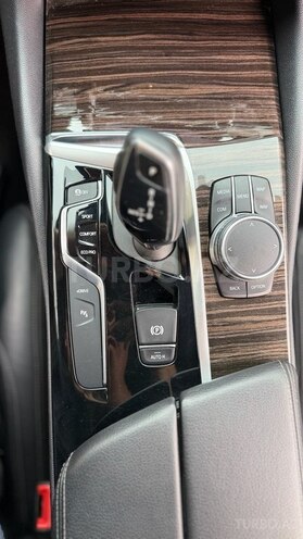 BMW 530e-11