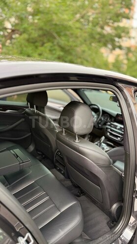 BMW 530e-10