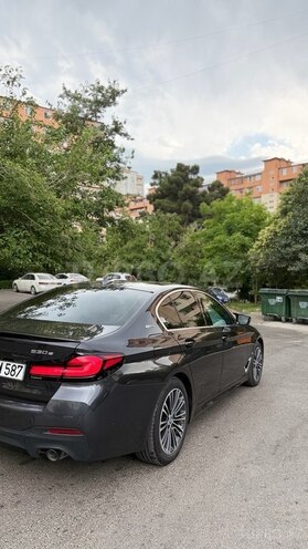 BMW 530e-6