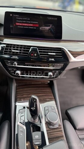 BMW 530e-12