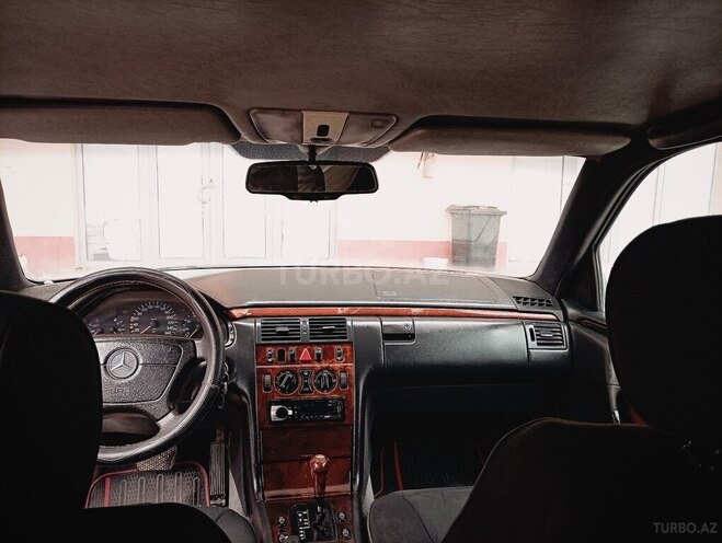 Mercedes E 290-3