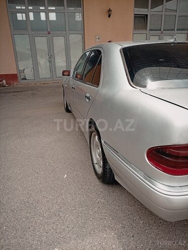 Mercedes E 290-4