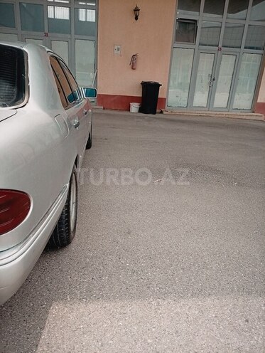 Mercedes E 290-5