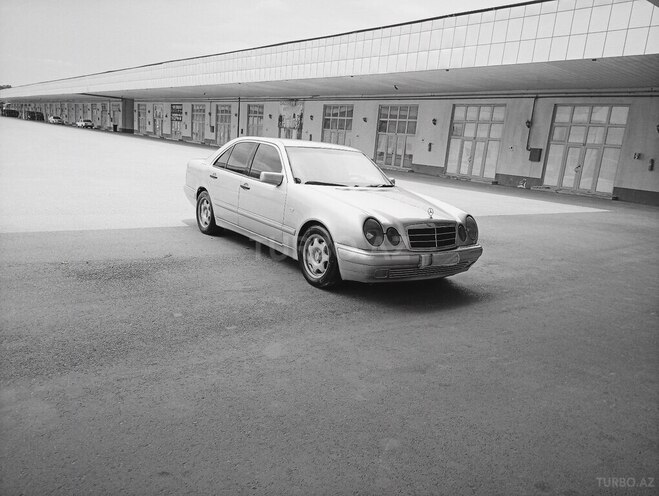 Mercedes E 290-7
