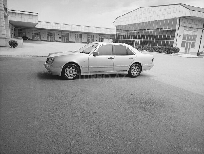 Mercedes E 290-9