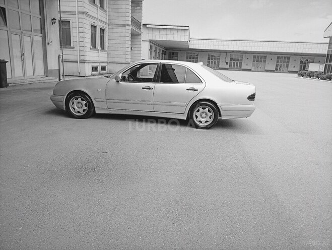 Mercedes E 290-10