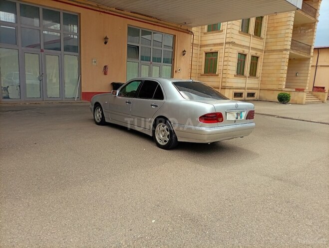 Mercedes E 290-12