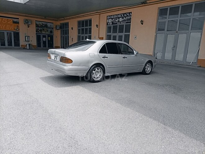 Mercedes E 290-13
