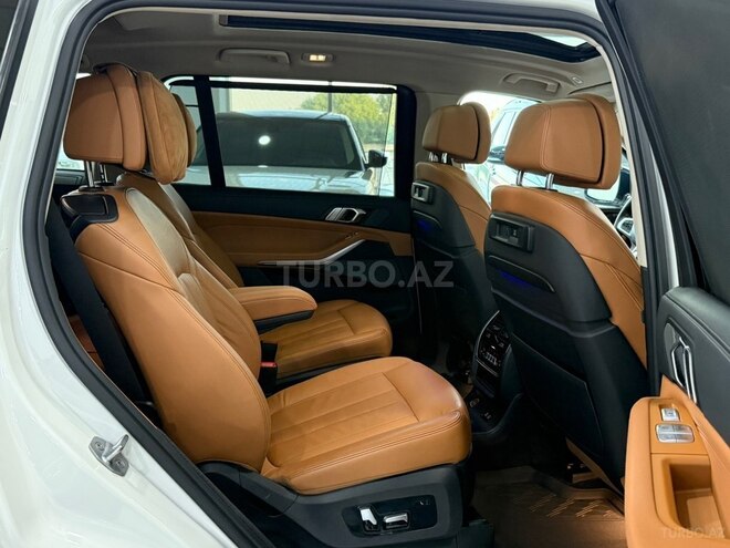 BMW X7-13