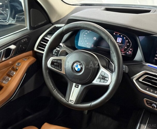 BMW X7-15