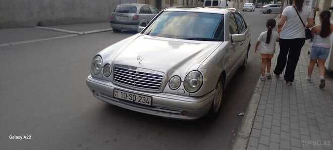 Mercedes E 230-6