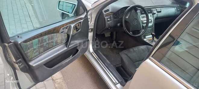 Mercedes E 230-12