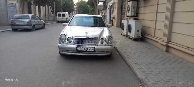 Mercedes E 230-1
