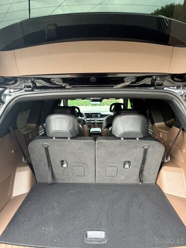 Kia EV9-8