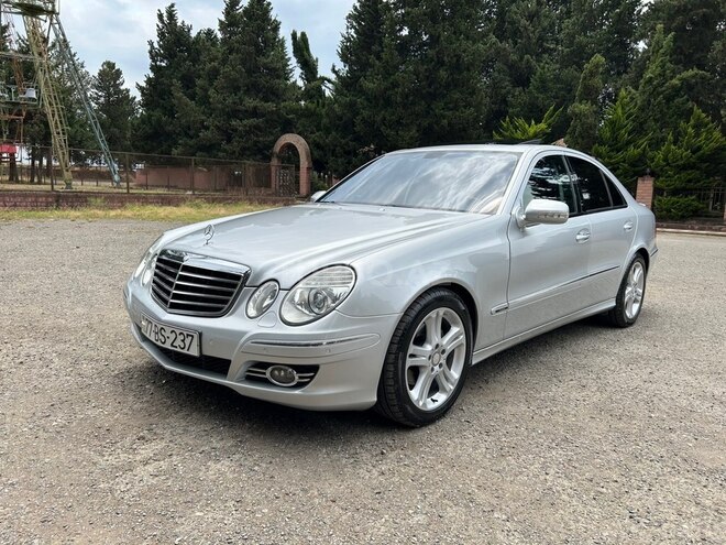 Mercedes E 220-1