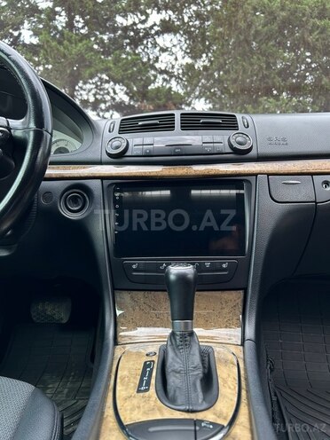 Mercedes E 220-11