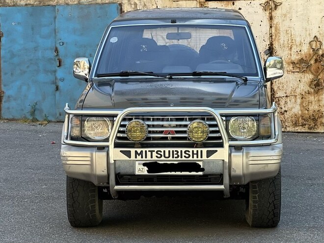 Mitsubishi Pajero-2