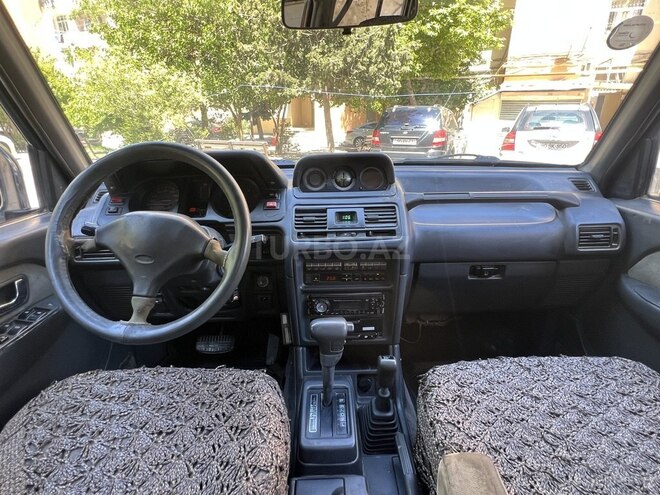 Mitsubishi Pajero-8